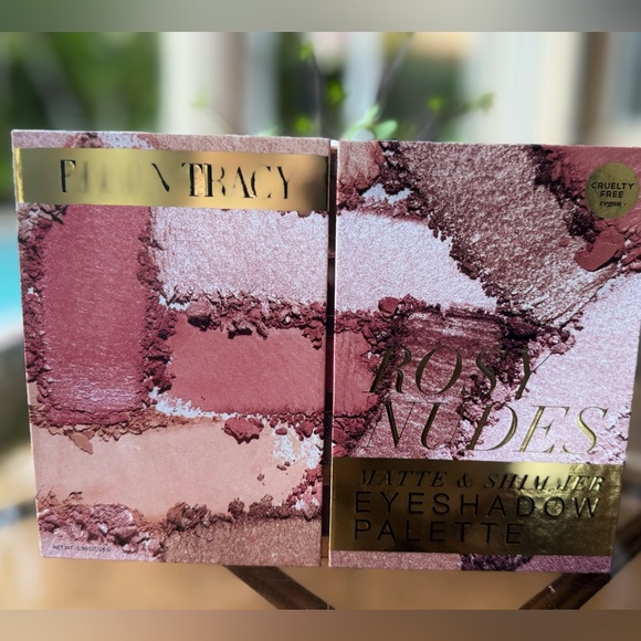 ELLEN TRACY 35 Shades of Rosy Nudes Matte & Shimmer Eyeshadow Palette - Picture 3 of 8